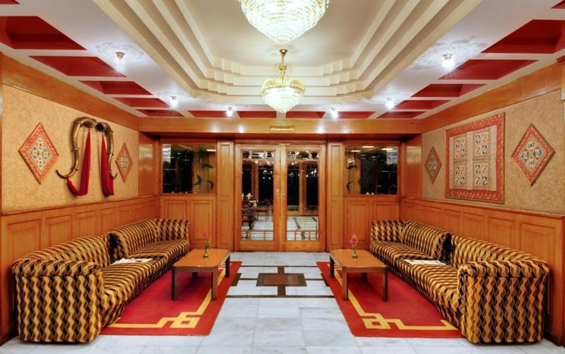 ホテル Shingar Regency Manāli エクステリア 写真